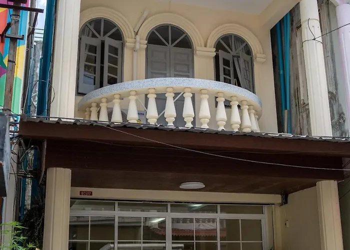 Beachfront 4-Br House In Patong
